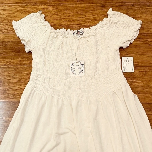 NWT! Brand New White Off The Shoulder Stretchy Dress. Poof New York. Size Large - Picture 4 of 9